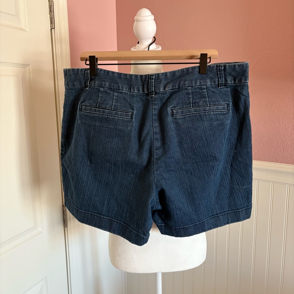 Ann Taylor Mid-Rise Dark Rinse Blue Denim Shorts size 16 - Picture 2 of 4